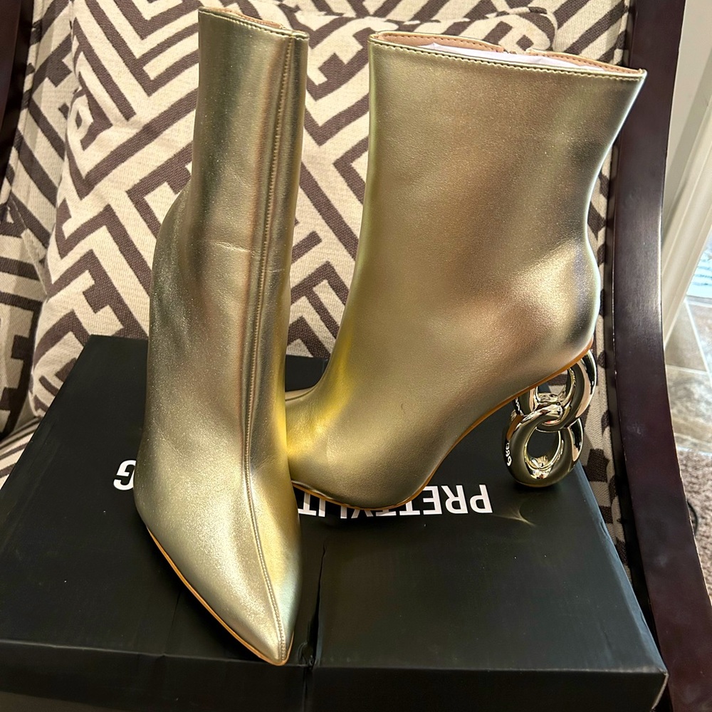 Brand New -Size 10